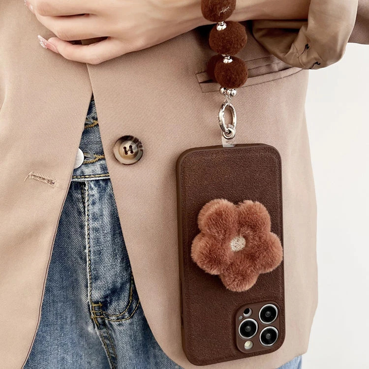 创意棕色毛绒小花iPhone11手机壳12高颜值13全包14苹果15毛球手链