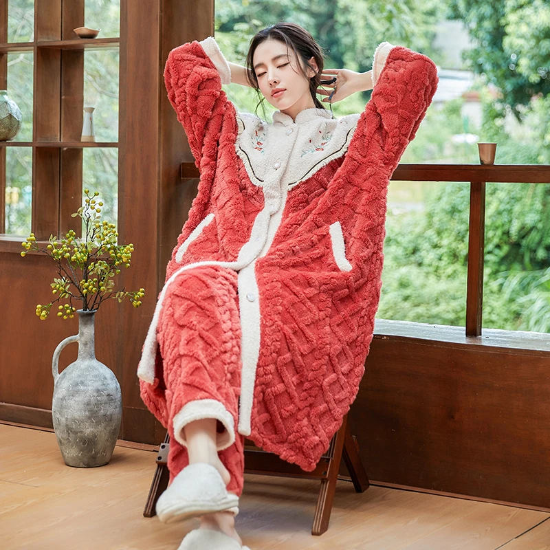 松子壳新中式睡衣女秋冬季加绒加厚刺绣款可外穿睡袍套装长家居服