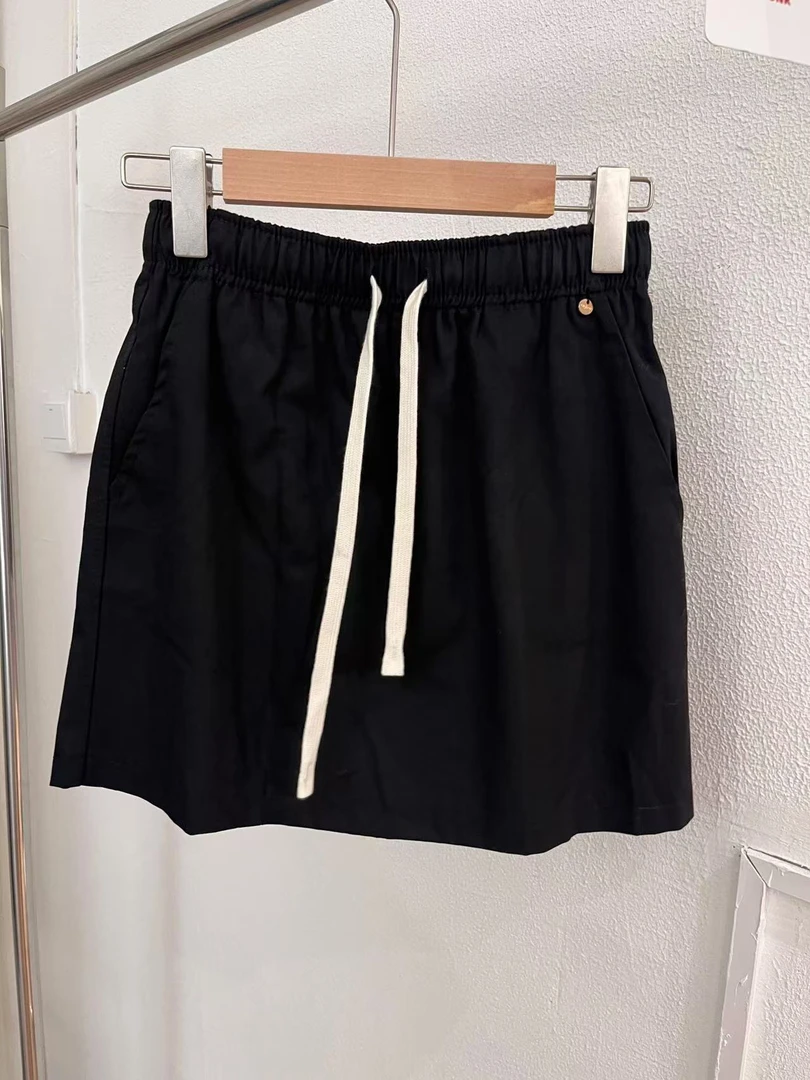 黑色运动风短裙M码腰围60-70cm裙长38cm
