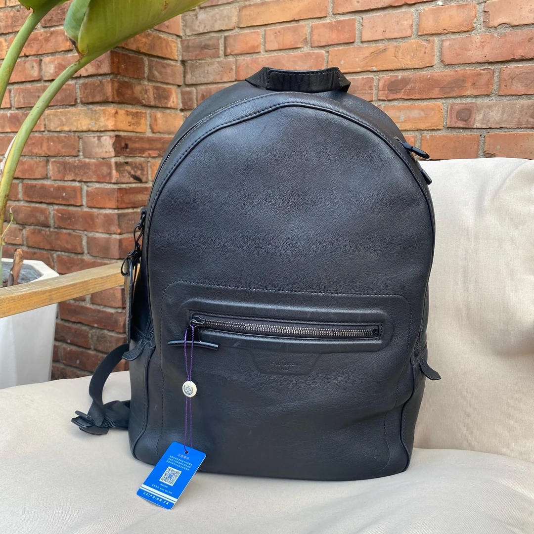 95新 LouisVuitton/路易威登 全皮黑色牛革双肩包