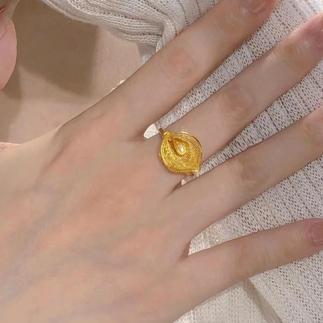 铜合金戒指 古法马蹄莲花戒指女轻奢金色指环指戒女时尚小众百搭