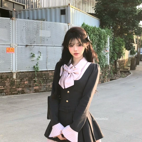 失落乐园 秋季甜美学院风显瘦百褶长袖裙子收腰显瘦设计感POLO领