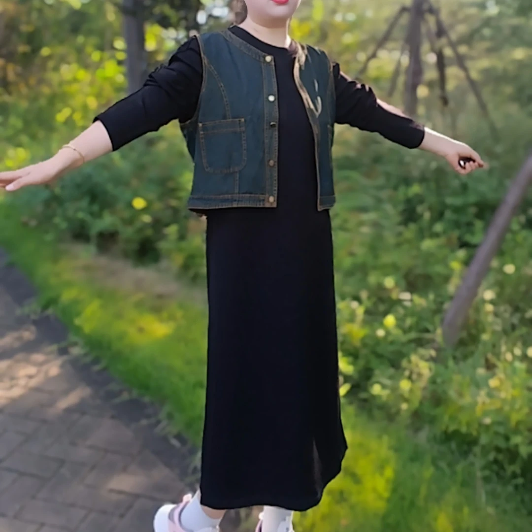 2023年秋季女式长款连衣裙牛仔马甲两件套优雅时尚洋气宽松休闲