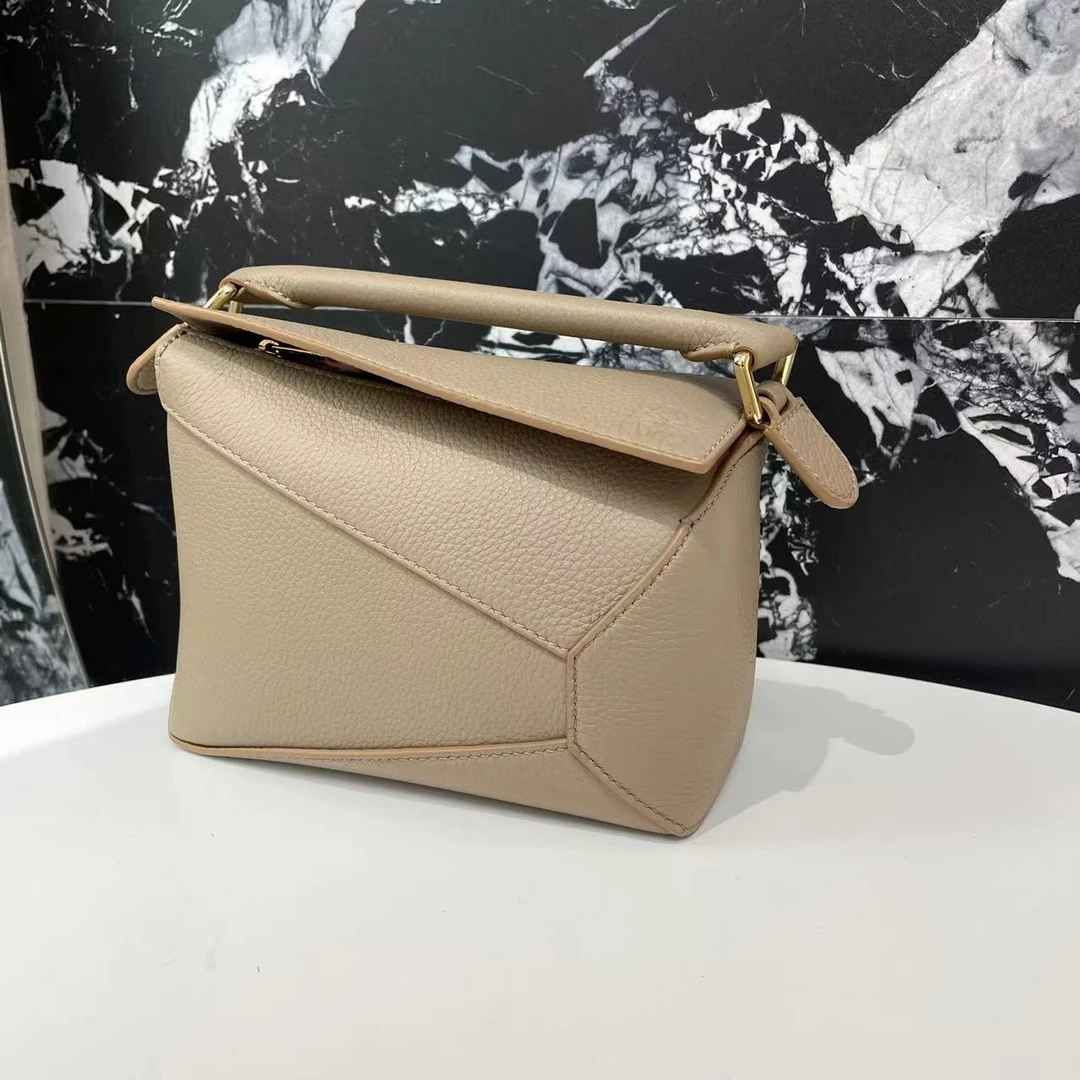 99新 LOEWE/罗意威 23年编码 沙色牛皮puzzle mini手提斜挎包