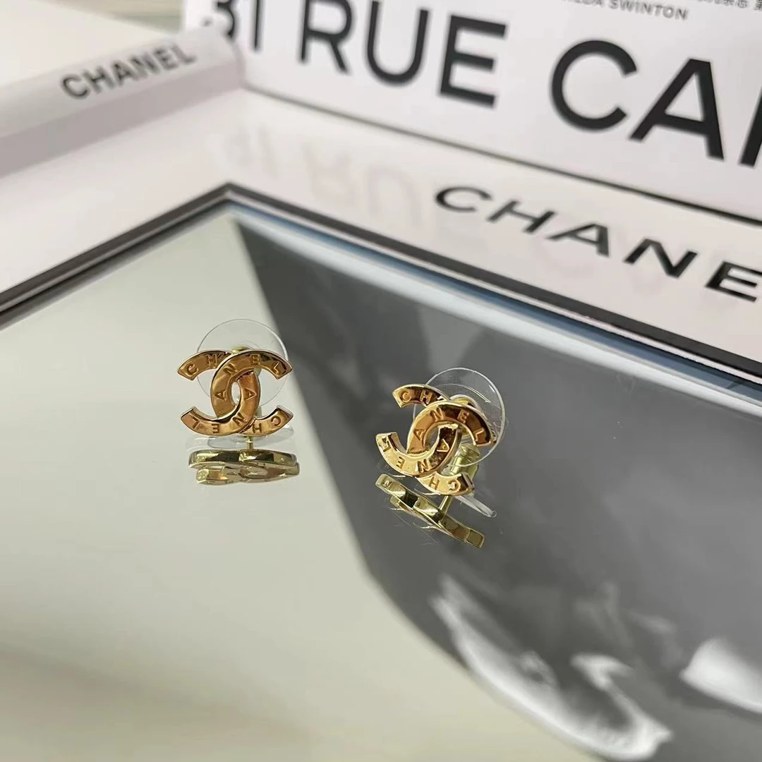 全新未使用 Chanel/香奈儿 24V 浓金色字母双c耳钉