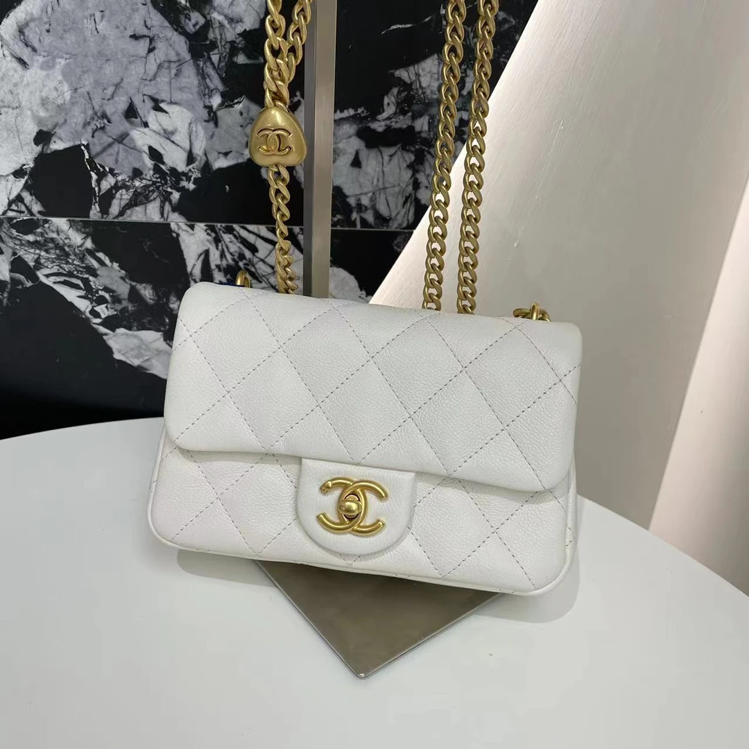 全新未使用 Chanel/香奈儿 24p 白色荔枝牛皮爱心扣cfmini 斜挎包
