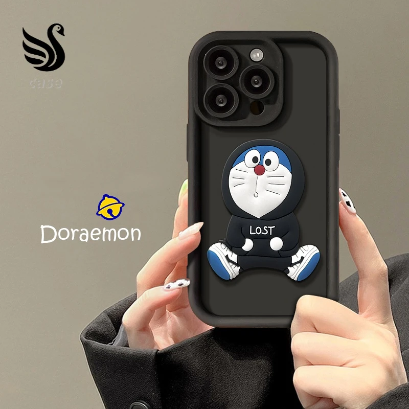 叮当猫公仔苹果15手机壳立体iPhone14pro简约硅胶13防摔12/11情侣