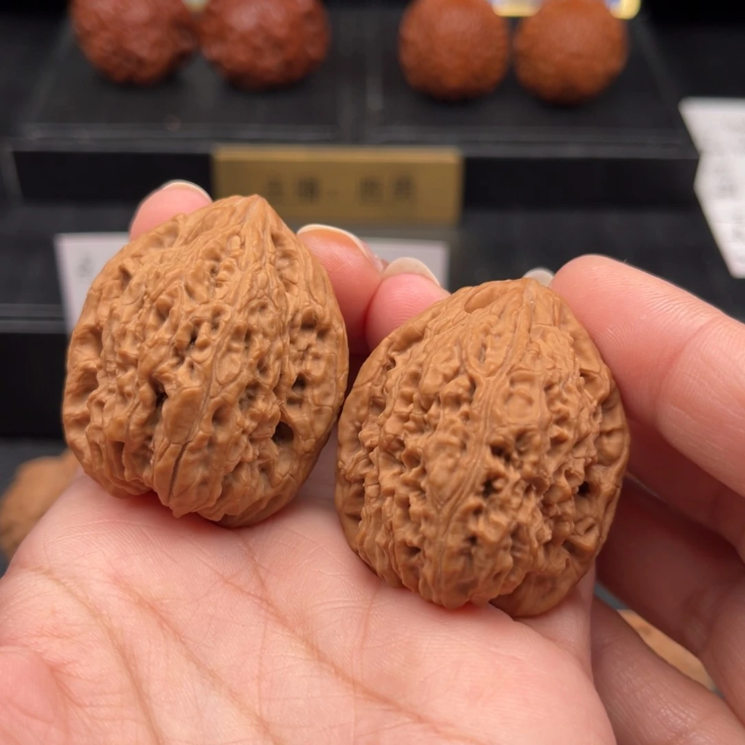 【闪购商品】文玩核桃吊坠南疆石。 胜男