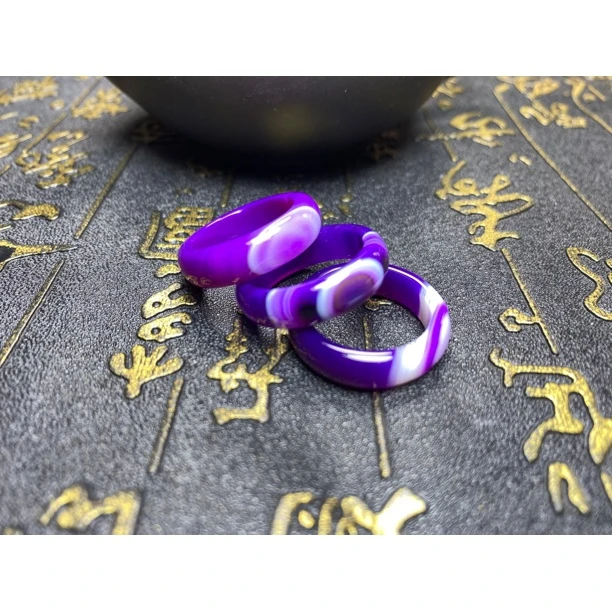 紫俱来玛瑙戒指素圈内径约17.5mm。多样性只发一件玛瑙素圈戒指