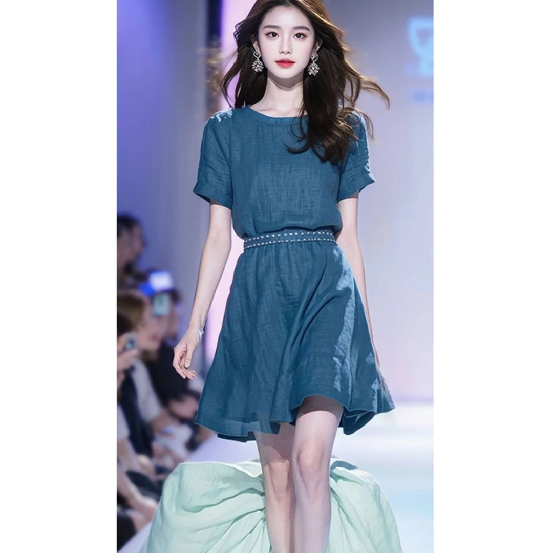 2024新款女夏季法式高冷御姐风超好看小个子显高蓝色收腰连衣裙子