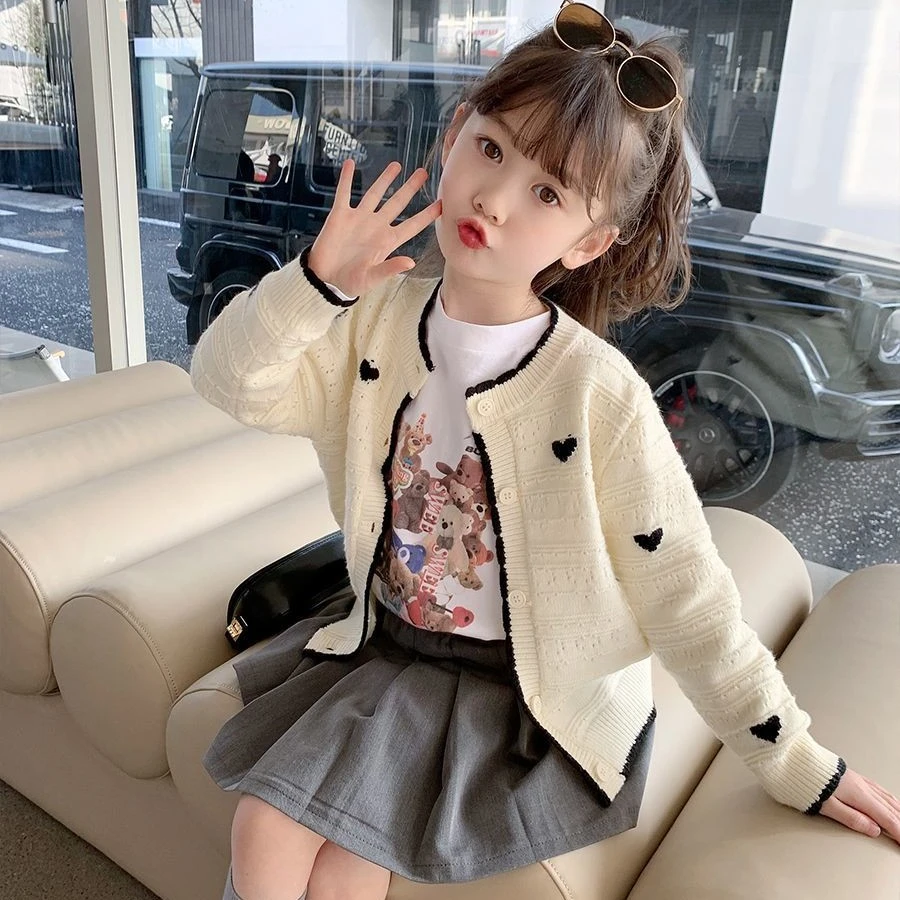 女童春秋外套女童洋气针织衫2025款女孩毛衣开衫儿童新款爱心外套