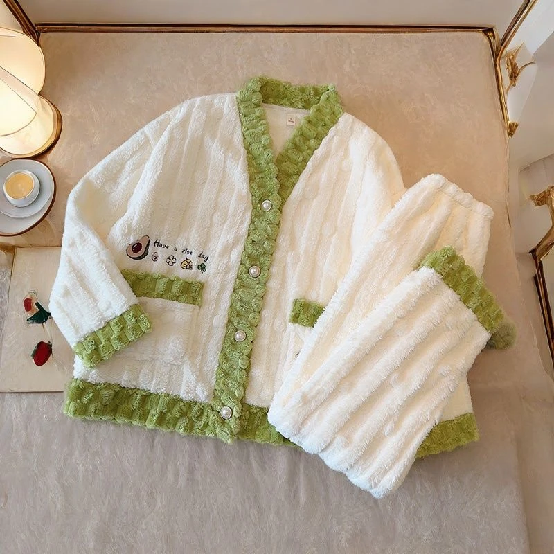 时尚牛油保暖果色珊瑚绒睡衣女时尚可爱法兰绒家居服女加绒套装