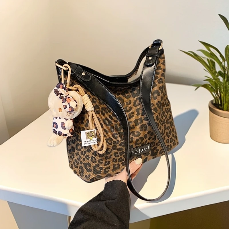 豹纹复古水桶包时尚百搭单肩斜挎慵懒通勤包