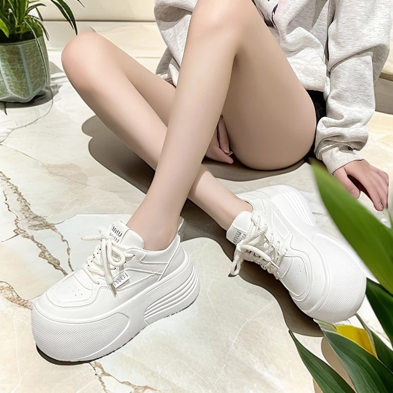 7cm厚底增高小白鞋女2025年秋冬新款松糕板鞋百搭休闲运动面包鞋