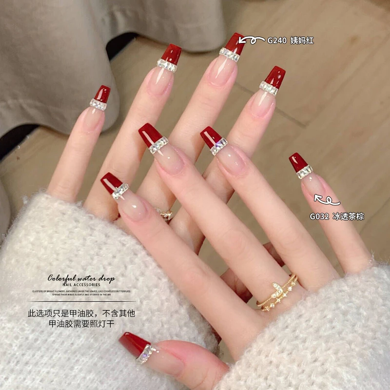 秋冬气质显白法式新年红甲油胶组合搭配白色小长条满钻款美甲款式