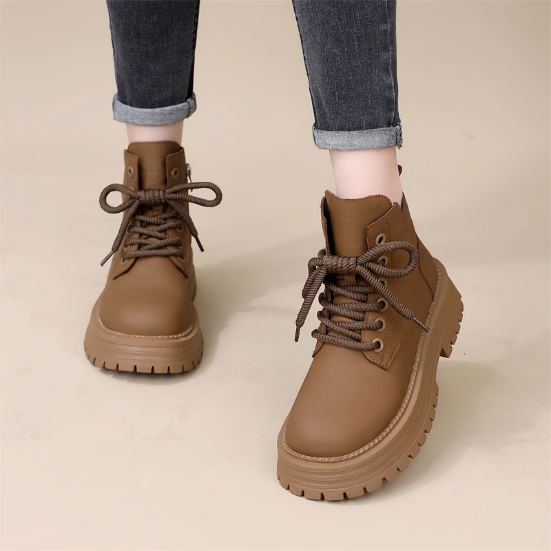 卡其色马丁靴女春秋单靴2024新款英伦风百搭休闲轻便软底显脚小