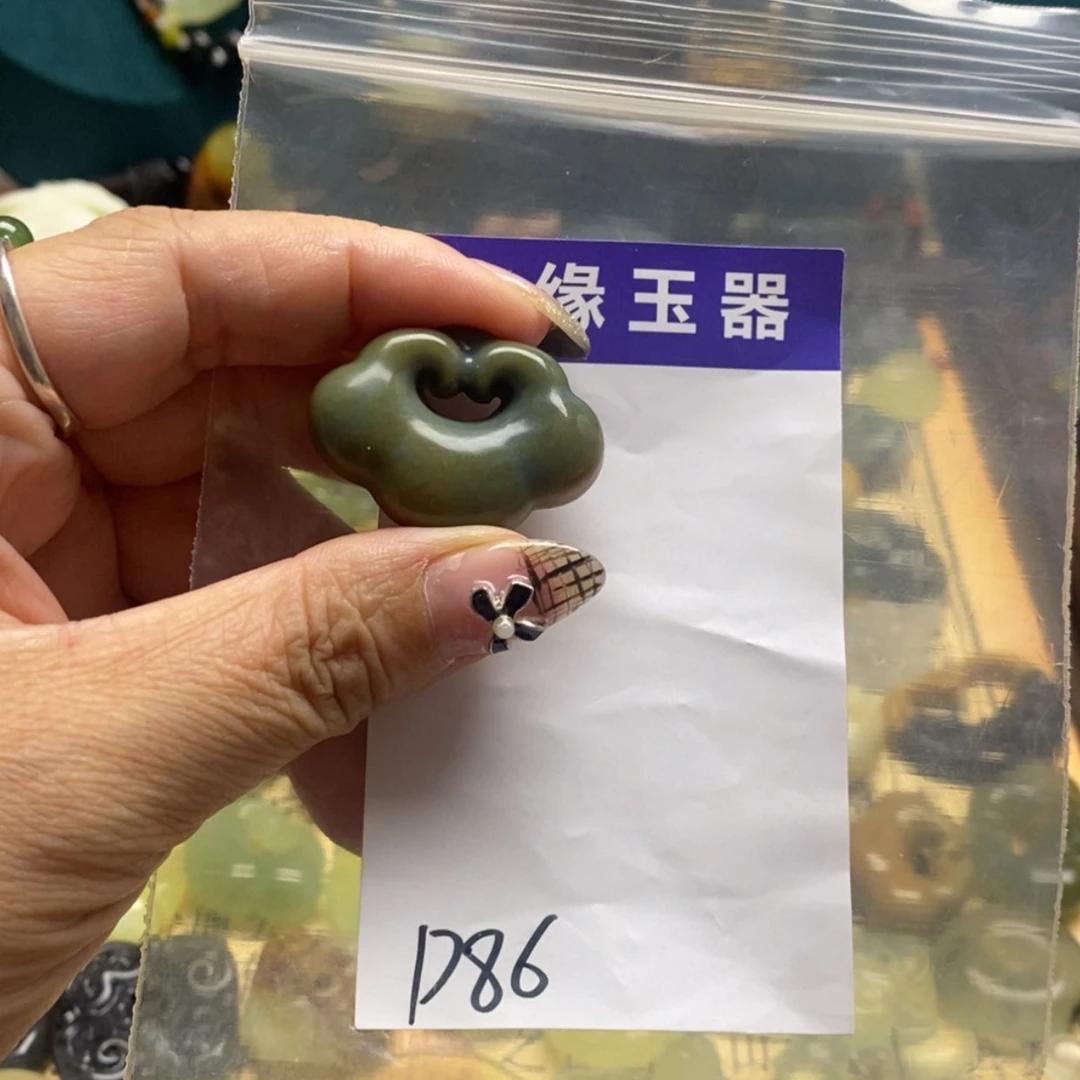 【闪购商品】蛇纹石玉颈饰未镶嵌圆****y