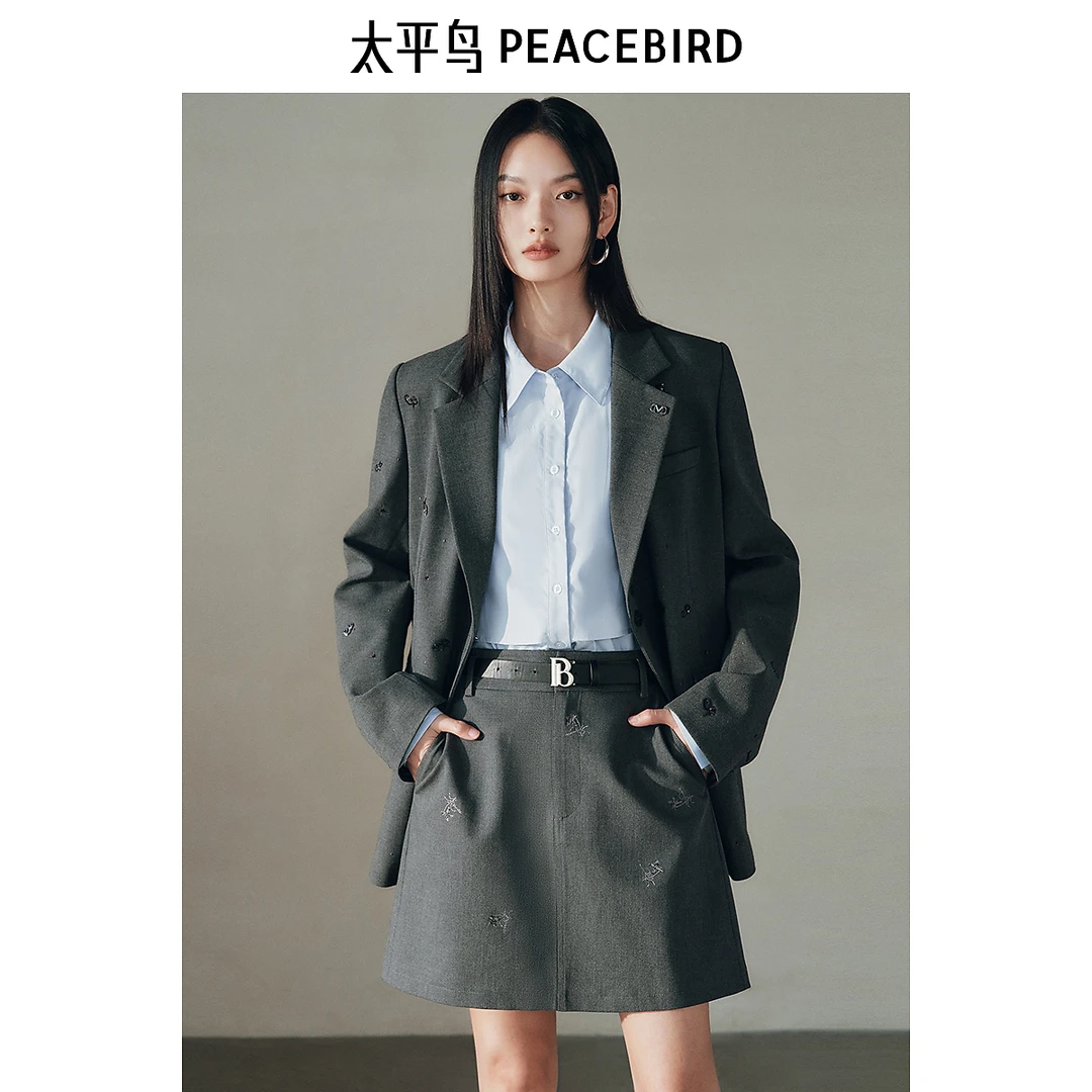 太平鸟钉珠灰色西装外套流光风品质高级感夹克外套ABBAF120H
