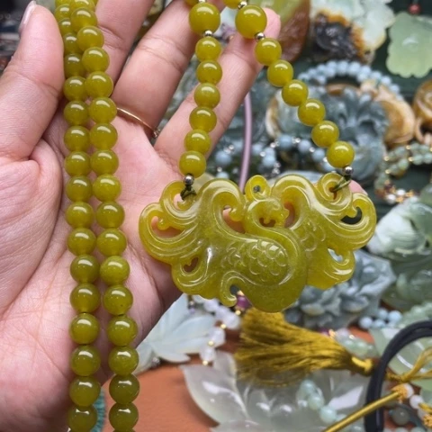 蛇纹石玉吊坠合金