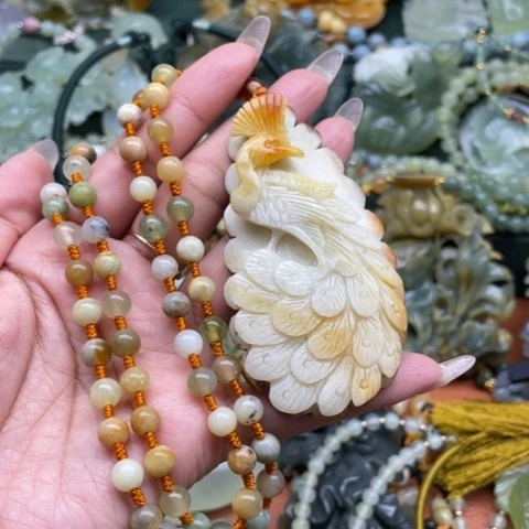 蛇纹石玉吊坠合金