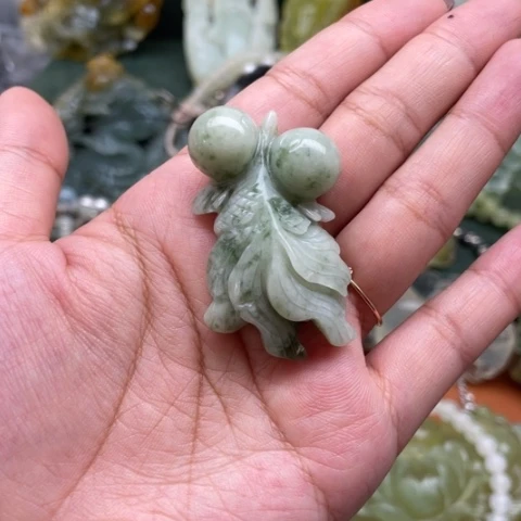 蛇纹石玉吊坠合金