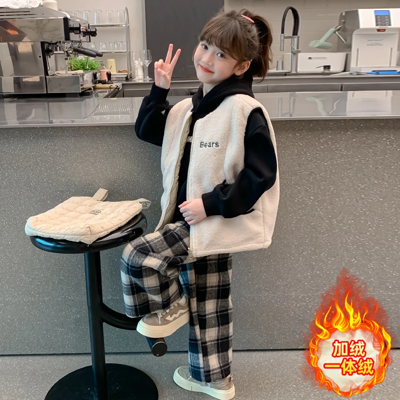 女童秋冬装套装2024新款儿童女孩冬季加绒加厚卡通小熊格子三件套