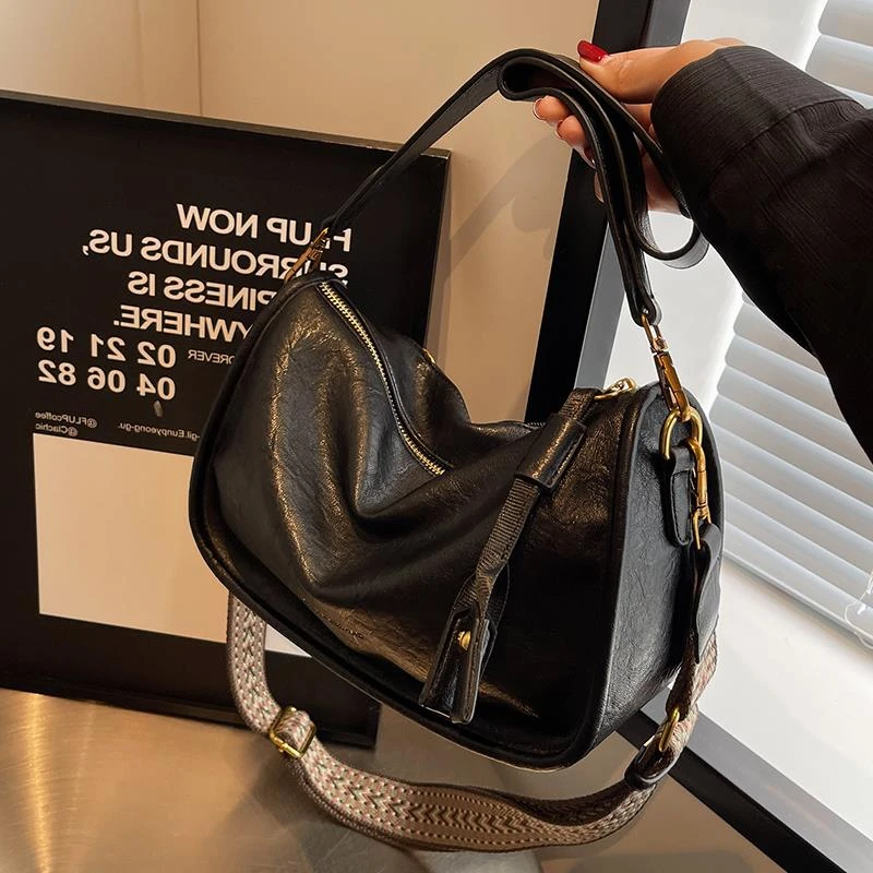 大容量包包女秋冬百搭2023新款复古宽带单肩斜挎包女士质感枕头包