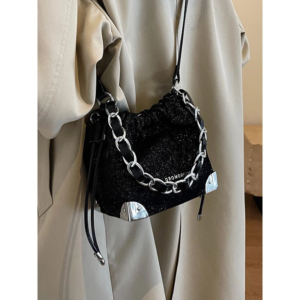 简约百搭包包女新款网红高级感时尚水桶包小众设计休闲单肩斜挎包