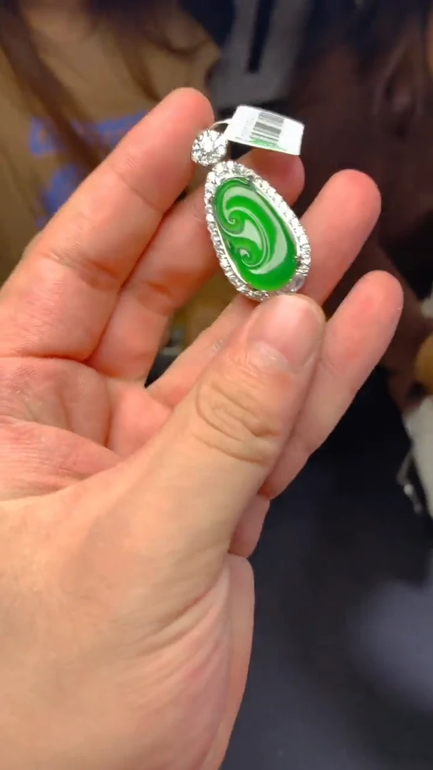 【闪购商品】翡翠吊坠(赠链)未镶嵌0346796375