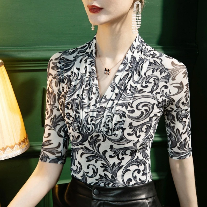 夏季V领显瘦网纱T恤五分袖修身打底印花早秋-母亲节短袖洋气衣服