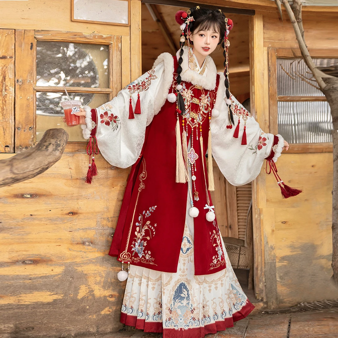 【小神仙】汉服女装中国风汉元素比甲交领衣马面裙套装秋冬拜年服