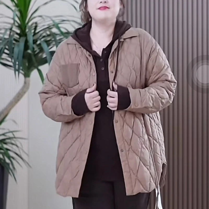 轻薄羽绒服女抽褶前短后布衣风格菱形格按扣大码时尚90白鸭绒外套