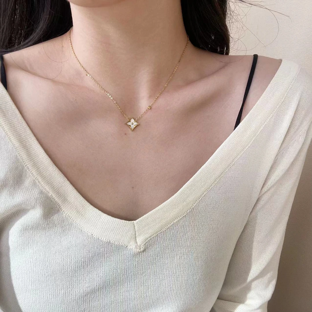 钛钢项链 8511四叶草小贝轻奢小众质感锁骨链女