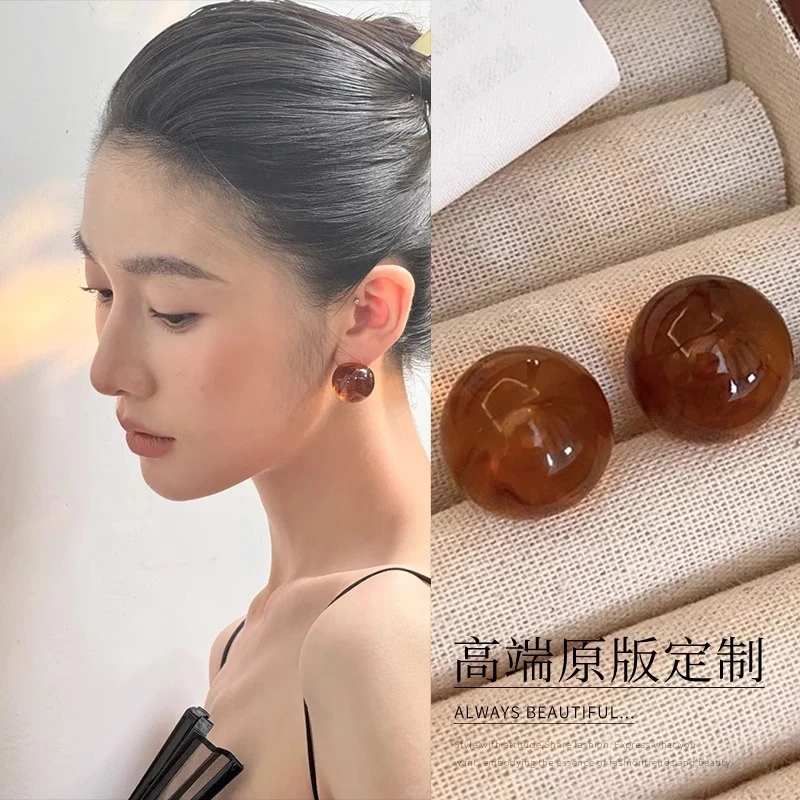 铜合金亚克力耳饰 复古港风圆球耳钉女美拉德时尚高级感气质耳环
