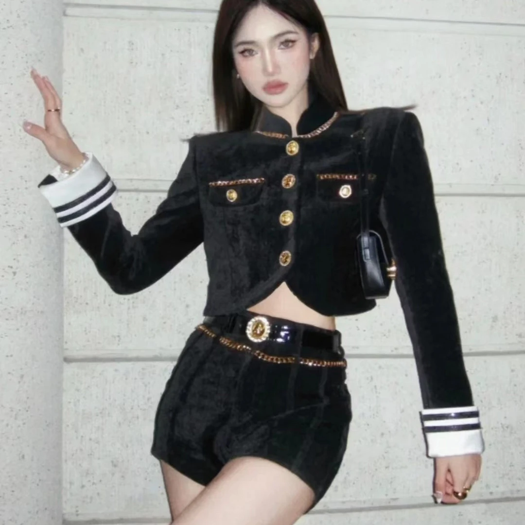 《辰辰服饰》2024春季新款黑色丝绒外套