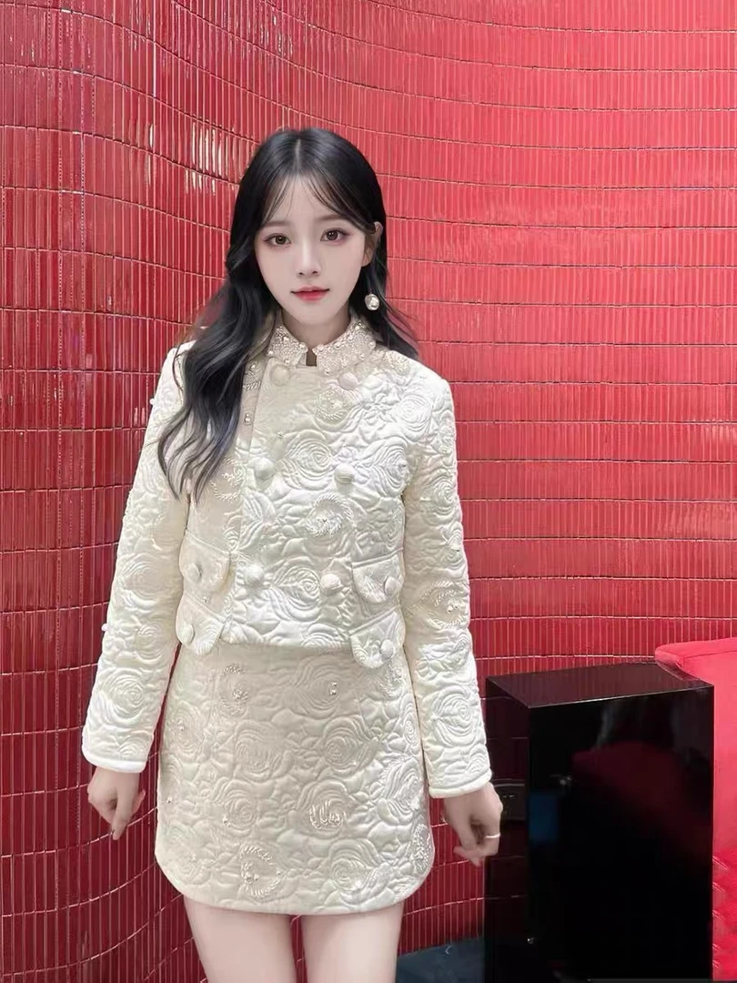 辰辰服饰重工订珠玫瑰立体刺绣白色短外套半裙