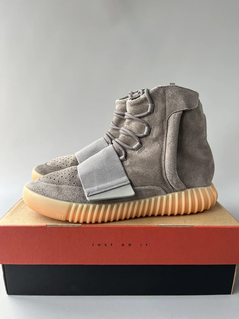 adidas yeezy750 狼灰 夜光灰 潮鞋 44.5码 配盒 成色很好