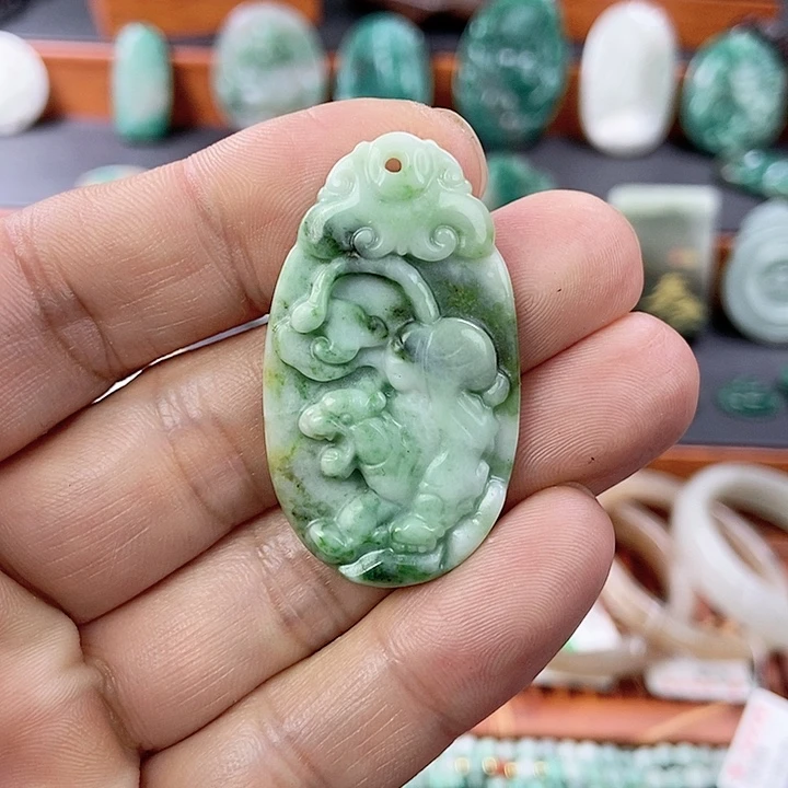 独山玉颈饰未镶嵌
