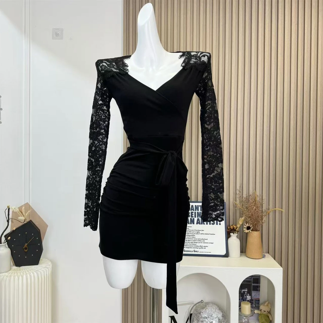 秋冬蕾丝V领收腰御搭显身材包臀黑色连衣裙