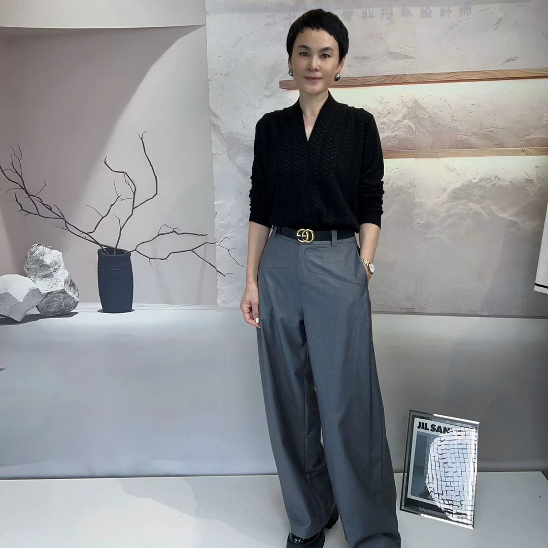 红风尚-1099设计师款V领针织衫上衣