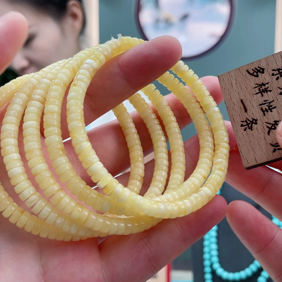 蜜蜡颈饰未镶嵌，