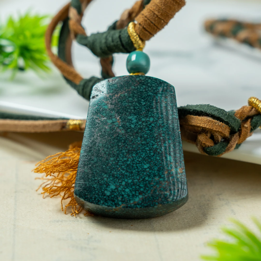 【东方灵玉】原矿高瓷玉化绿松石无事牌吊坠原创设计轻奢高级感