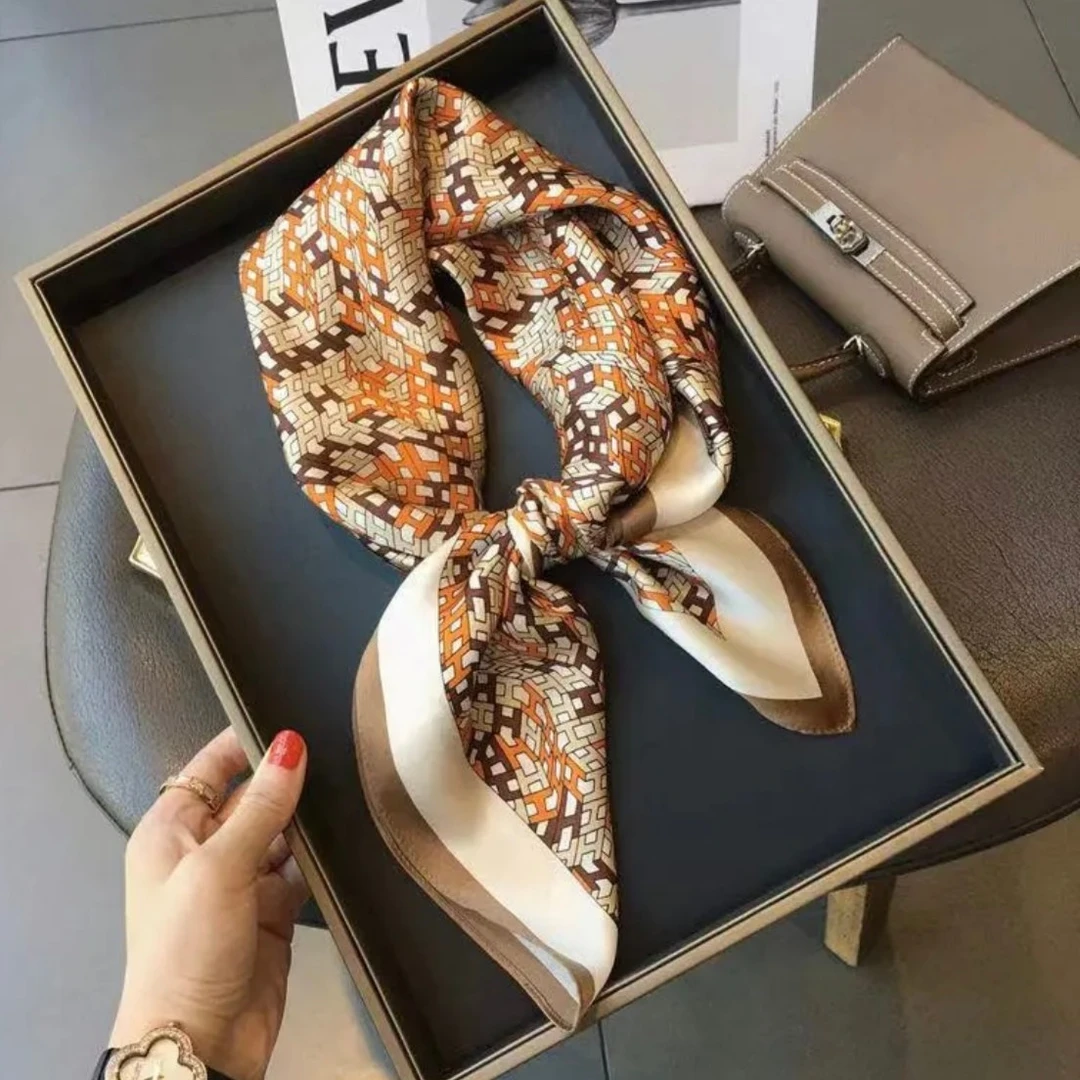 橘咖H字母，70尺寸方巾，高密度丽锦缎 丝滑柔软垂感好