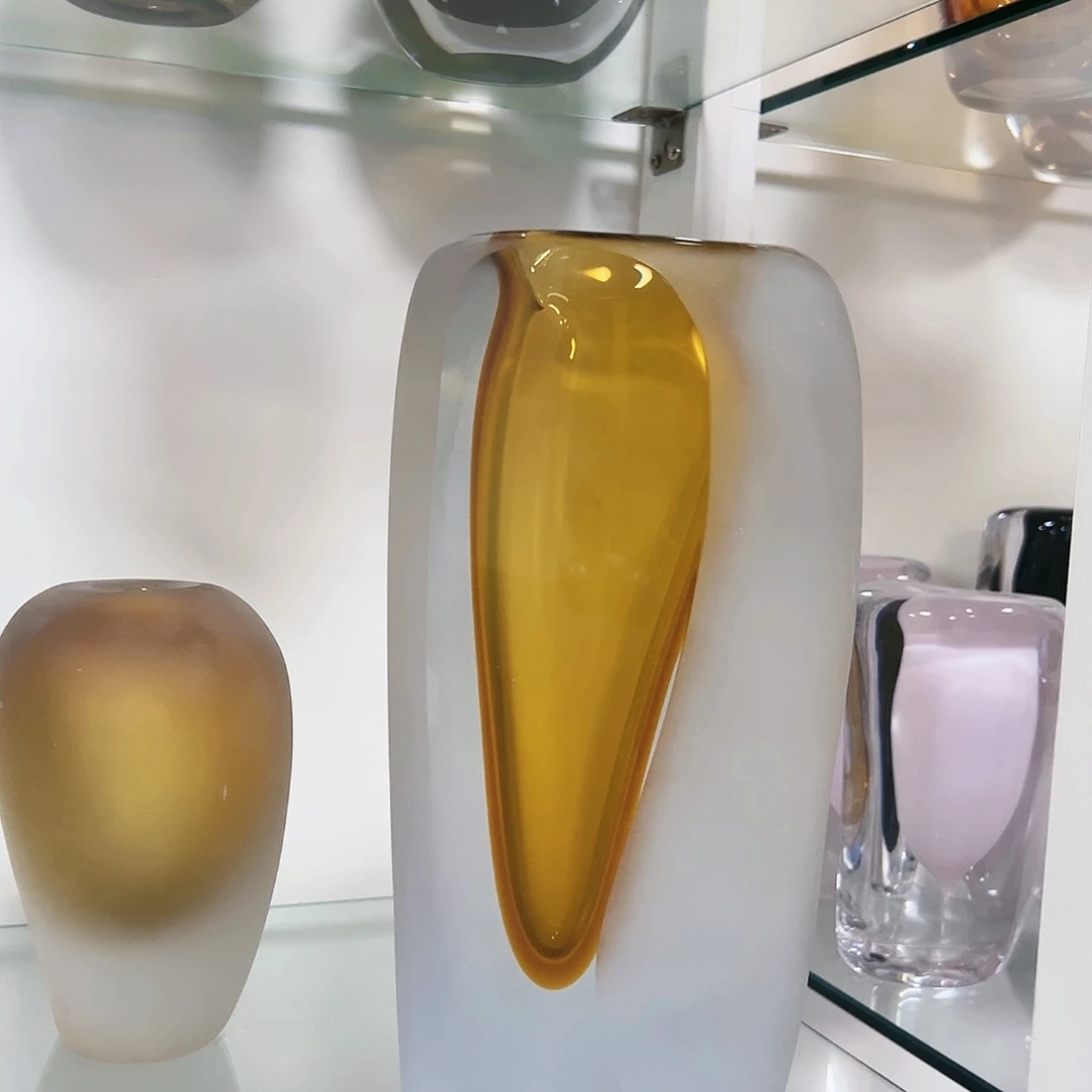 高30琥珀色琉璃花瓶
