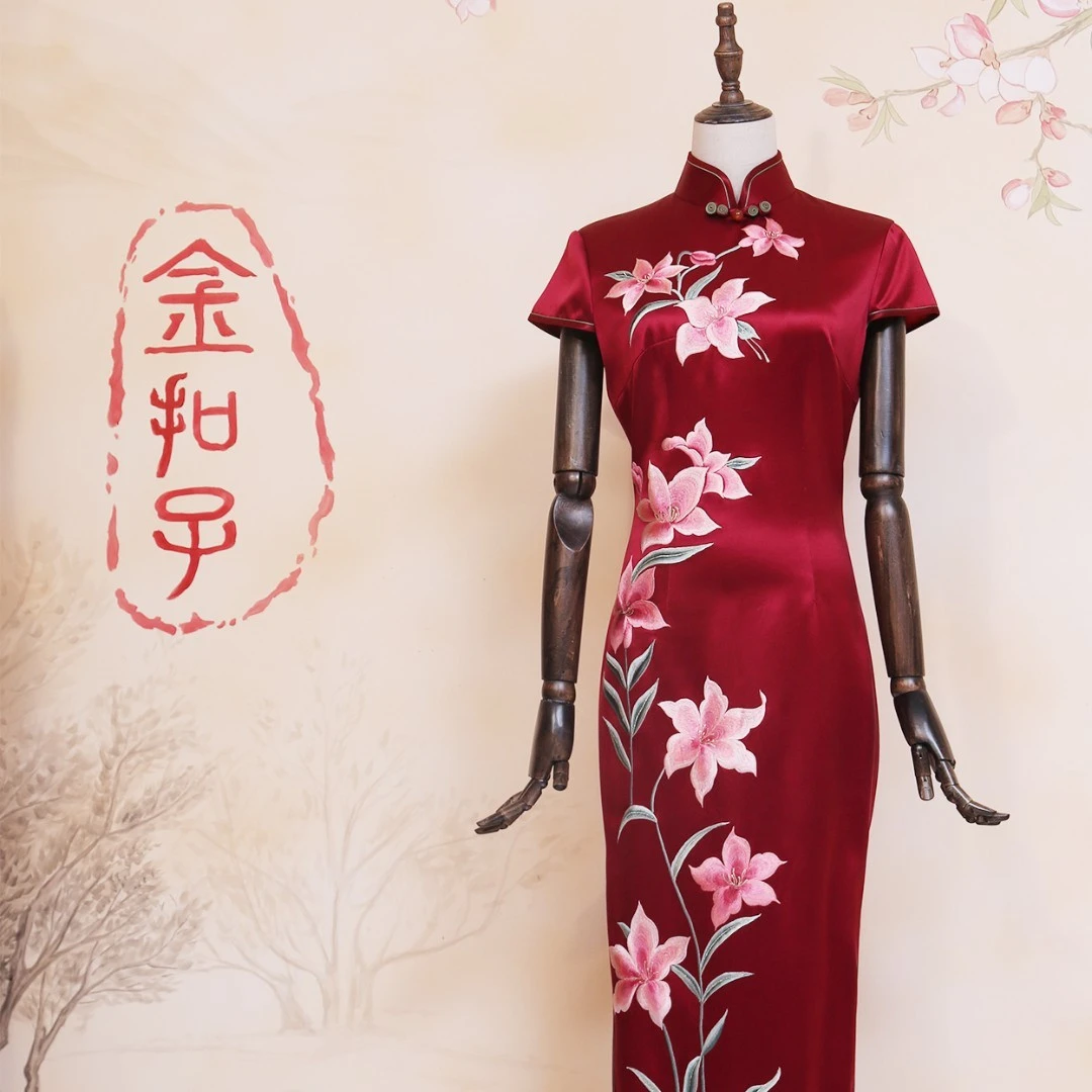 【ZSJKZ/周氏金扣子】金扣子百合花刺绣长旗袍