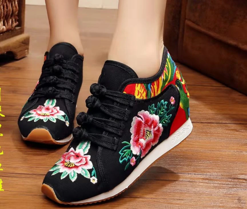 中国风春款刺绣布鞋