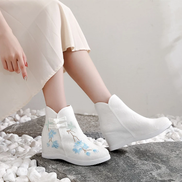 【待雪】汉服鞋民族风绣花鞋内增高古风汉服女靴子女学生舞蹈鞋鞋子