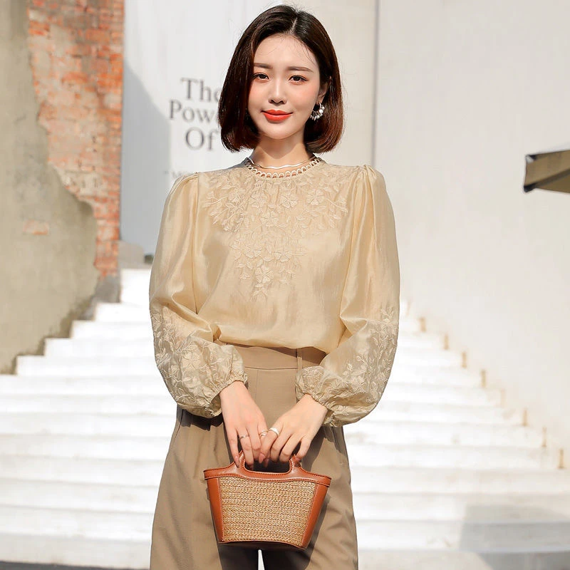 秋装时尚洋气高贵天丝衬衫上衣女长袖刺绣遮肚子高档独特漂亮小衫