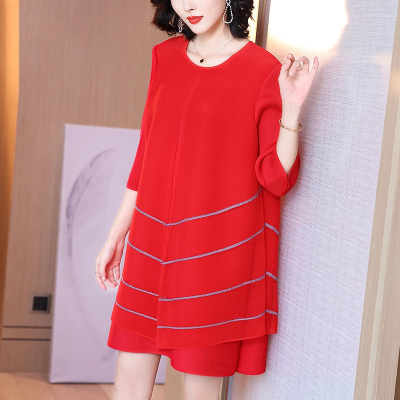 本命年红色贵夫人妈妈褶皱妈妈装宽松显瘦小个子圆领婚宴礼服裙潮