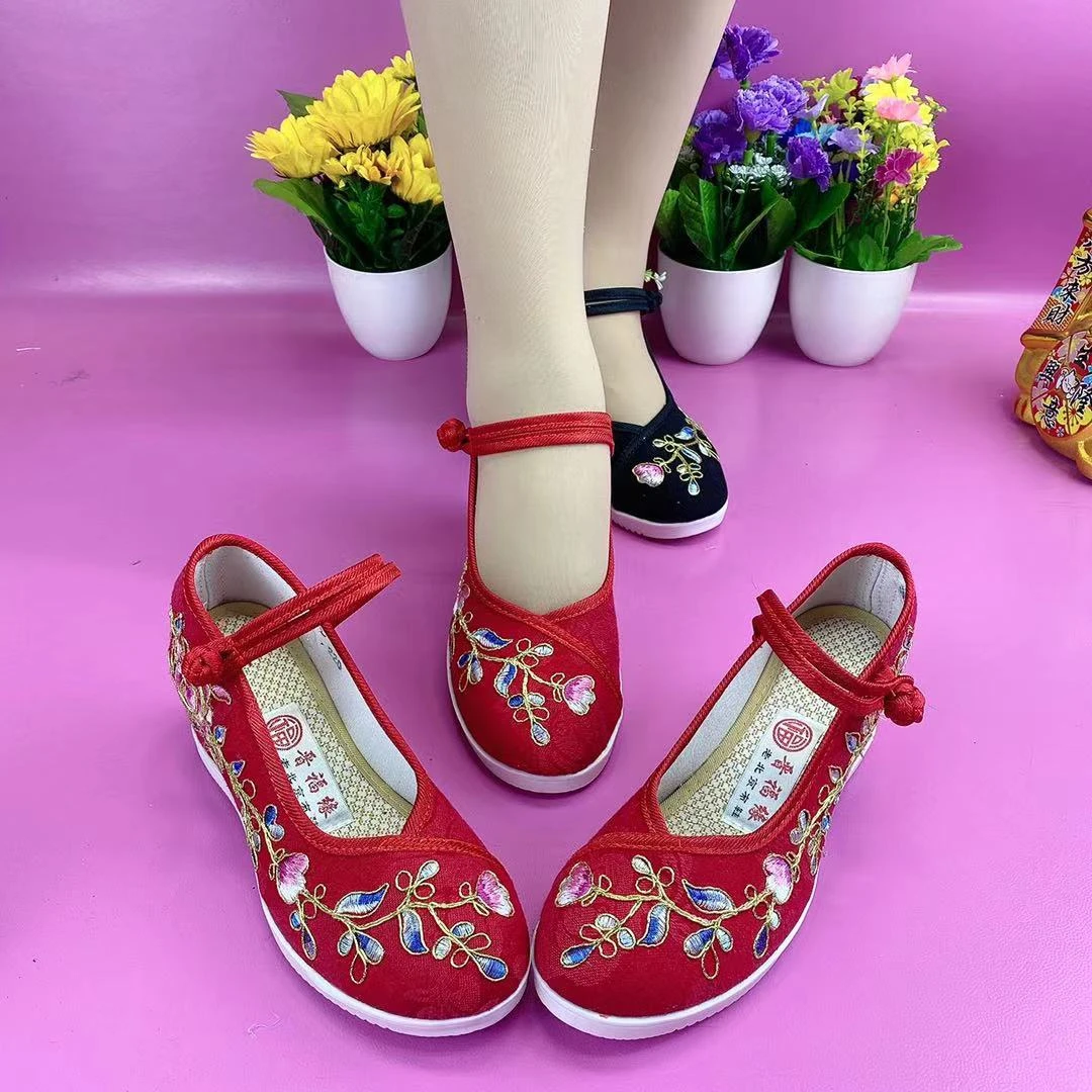 老北京布鞋单鞋女广场舞蹈鞋软底妈妈鞋内增高民族风绣花汉服鞋